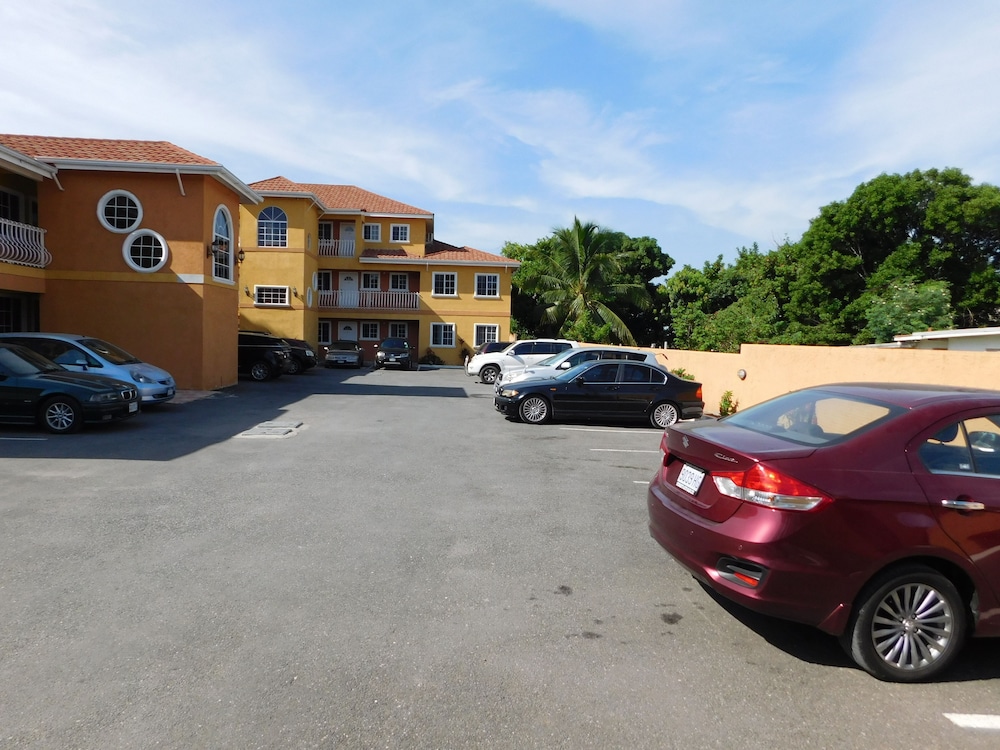 El Gabriel Apartments