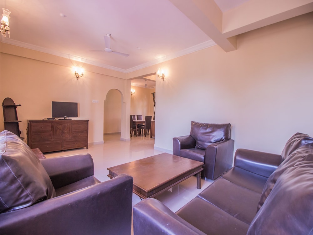 OYO 11424 Home Elegant 3BHK Villa Near Dona Paula Beach