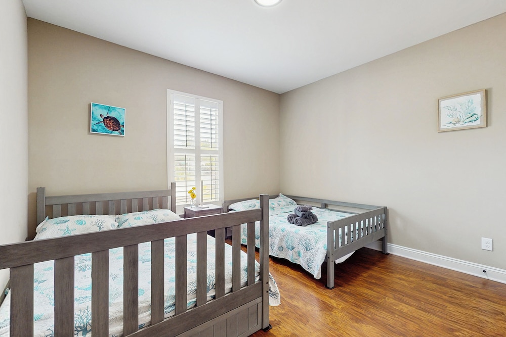 Spacious 5BR w/ Patio & W/D Near Beach