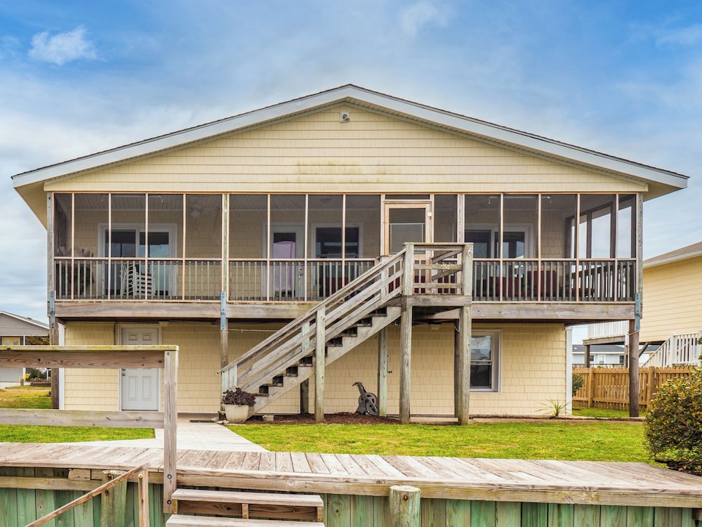 Lindy-B by Topsail Realty