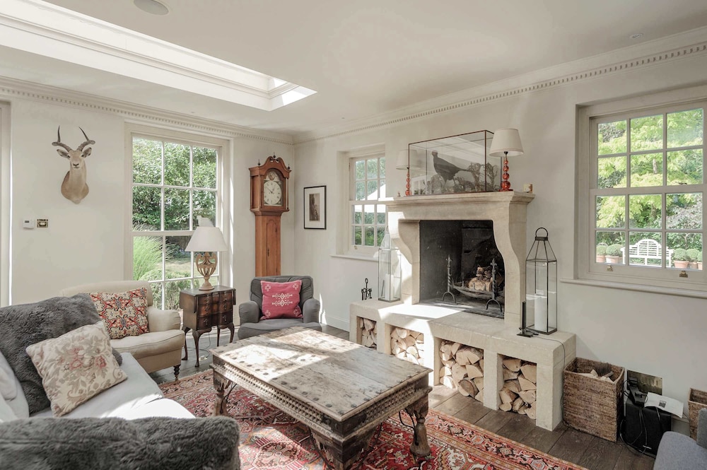 Beautiful Family Home w Garden Pool - Wimbledon
