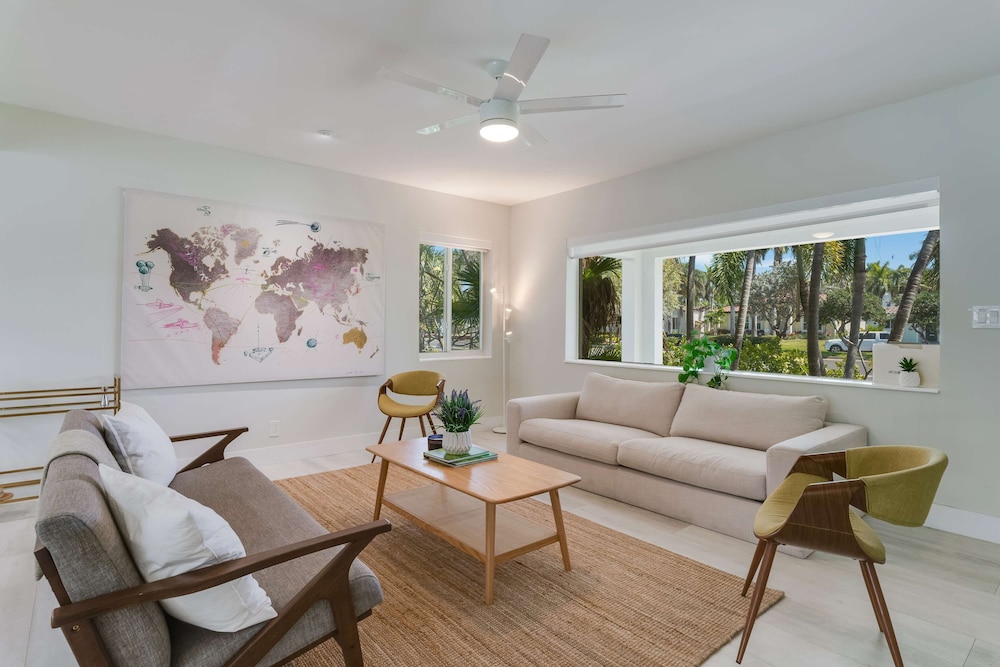 Sunshine Edit- Contemporary Yard and Near Beach