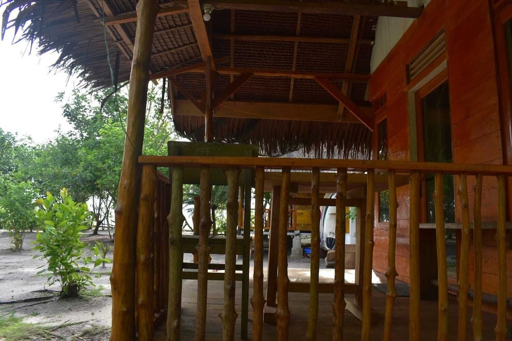 Bosolu Surf Camp