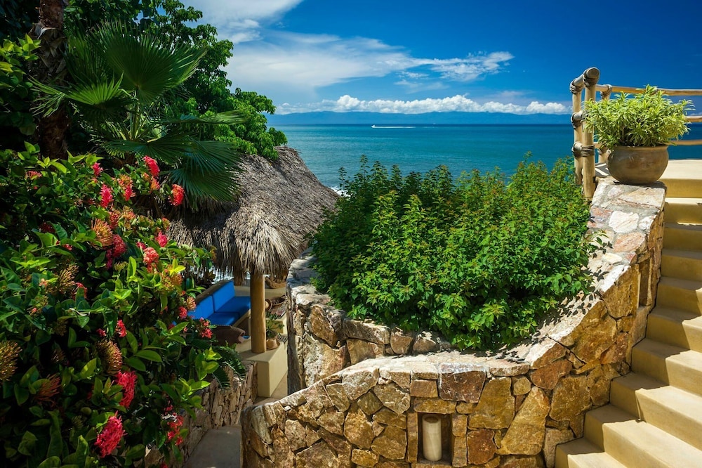 Casa Caleta - Property Image 3