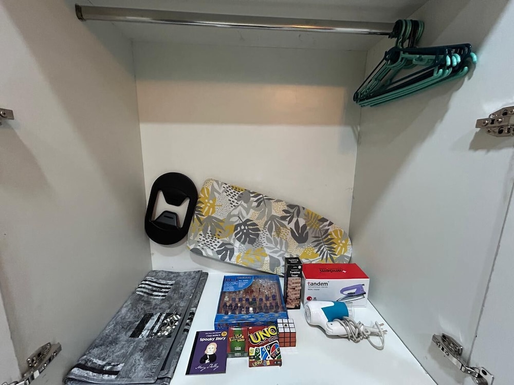 Spacious 1bhk for 6 Guests King & Sofa Beds Zirakpur,chandigarh,mohali,tricity