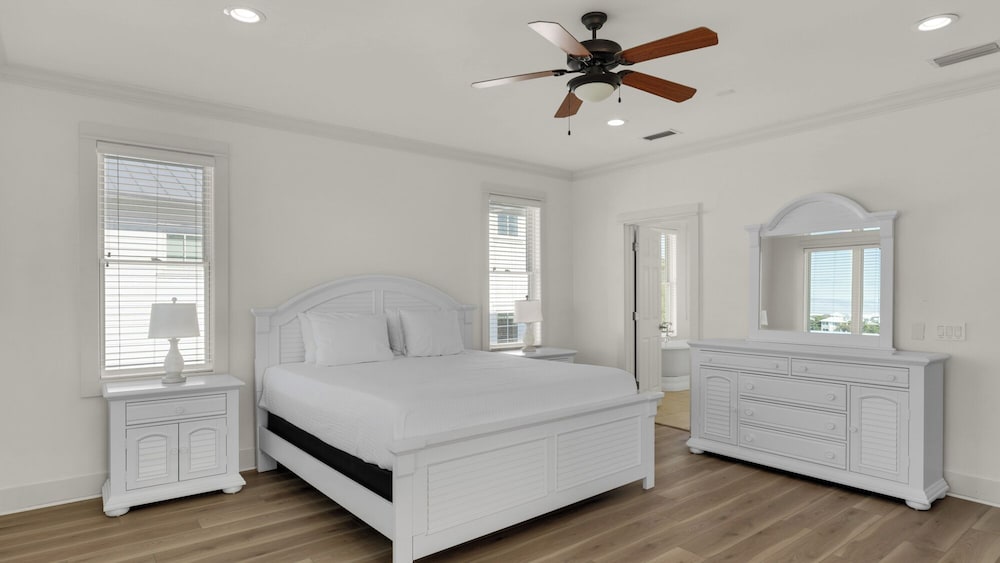 Lakefront Haven in Carillon Beach