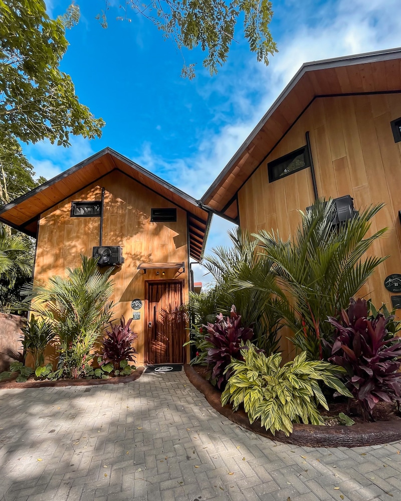 Hotel Altos Gardens - Romantic Cabins