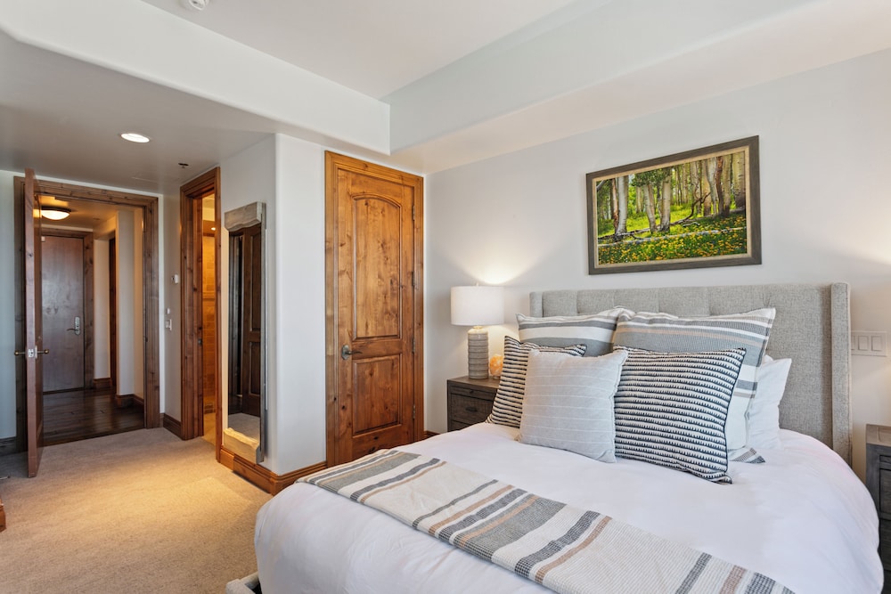 Grand Lodge - Penthouse #505 - Ski-in/ski-out 5 Bedroom Condo