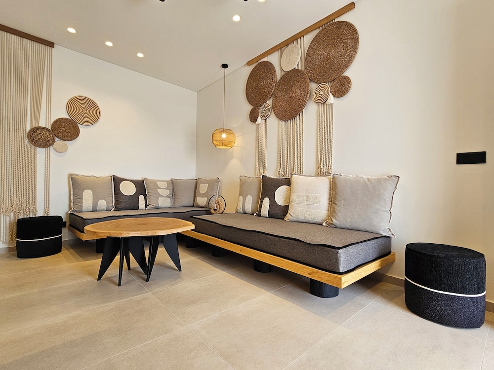 Aristotle Suites