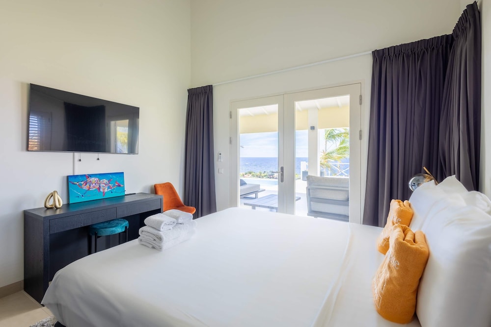 Villa Azure Vista 6BR Luxury Stay w 2 Pools