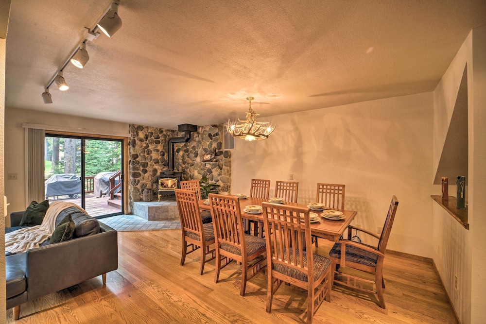 Hot Tub & Deck: Truckee Golf Course Home