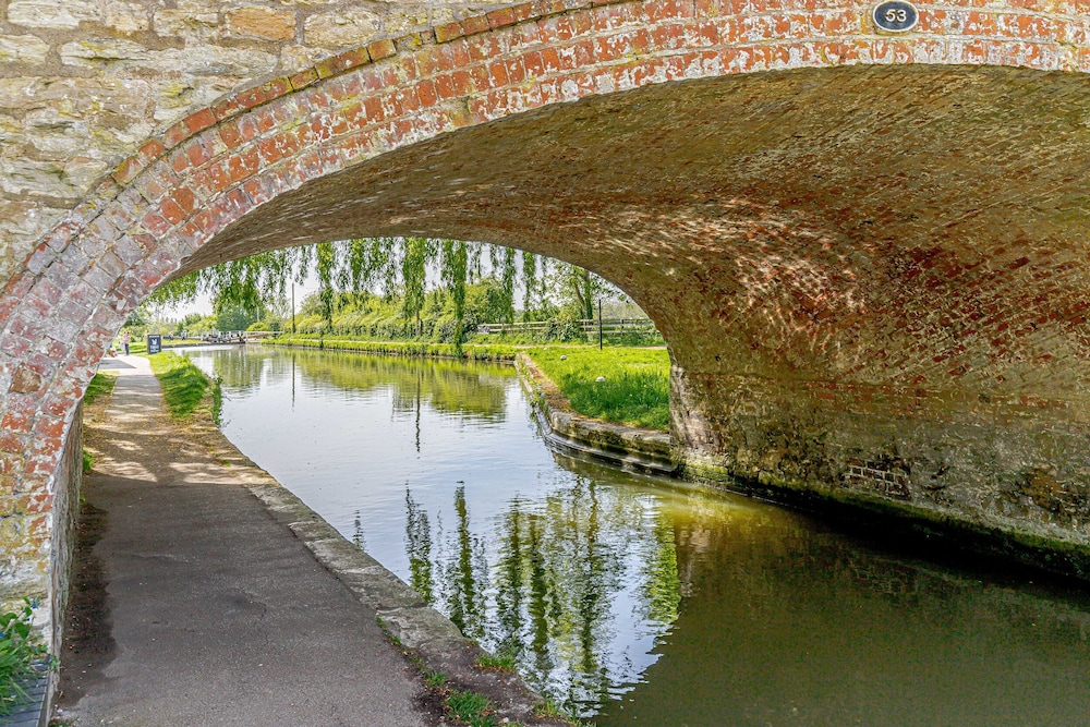 3 Canalside Cottages