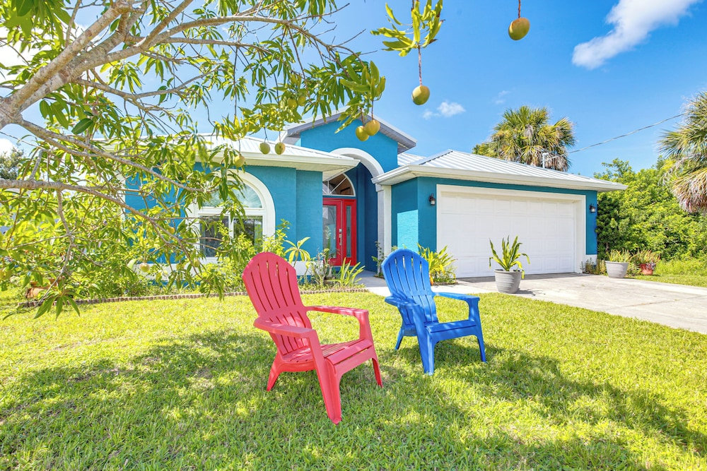 Swim, Golf & Hike: Family Home in Rotonda West!