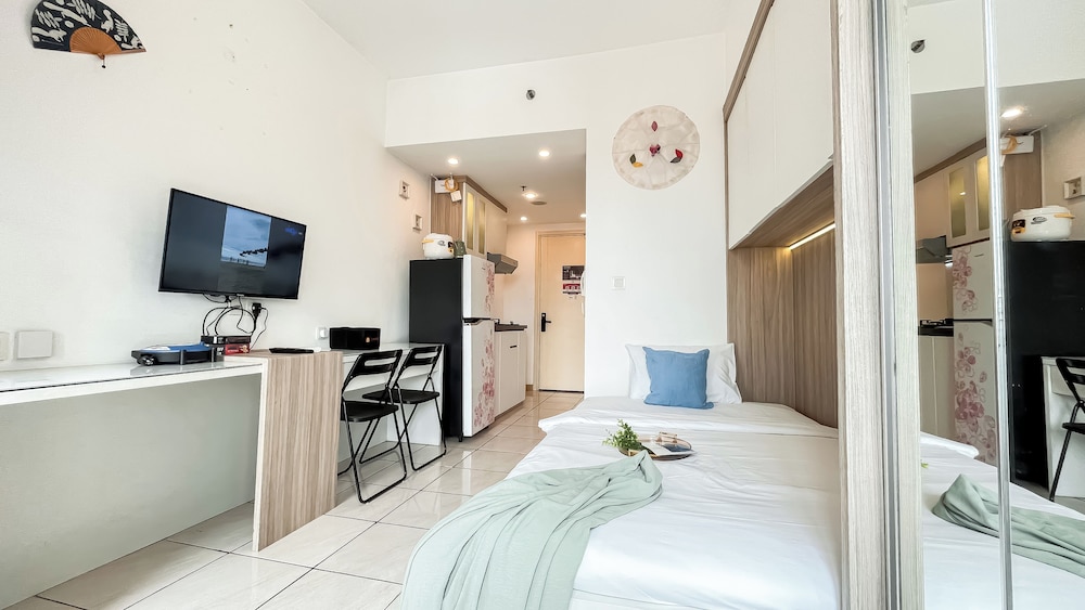 Modern Living Studio Room Apartment M-Town Residence