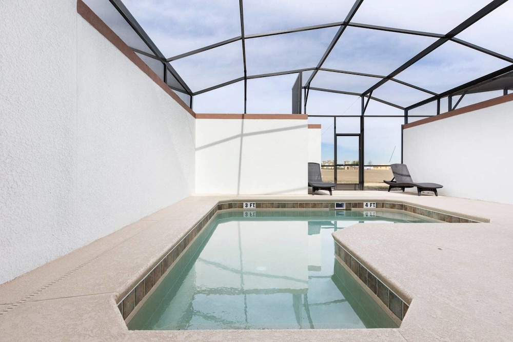 Luxury Villa in Champions Gate - Image 4