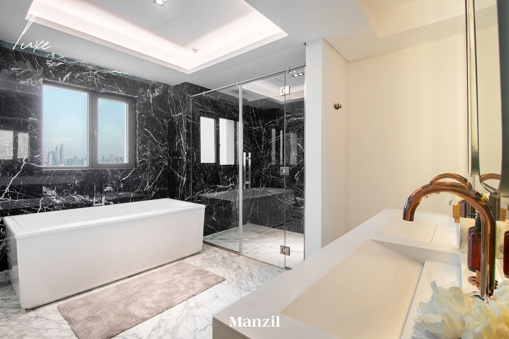 Luxury Sky Villa w Private Pool Sea View in Palm