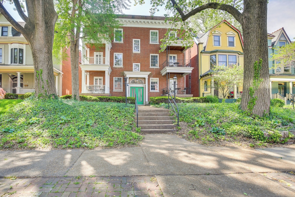 Central West End Condo < 1 Mi to Forest Park! view 5