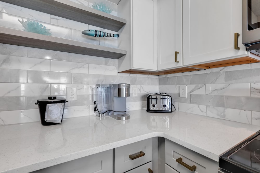Cozy 2BR Beachfront Condo