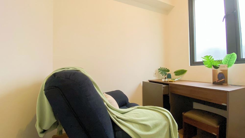 Luxury 2Br With Working Room At Sky House Bsd Apartment