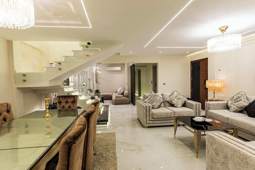 Imperial & Inviting 3bdr Duplex w/ Roof @new Cairo