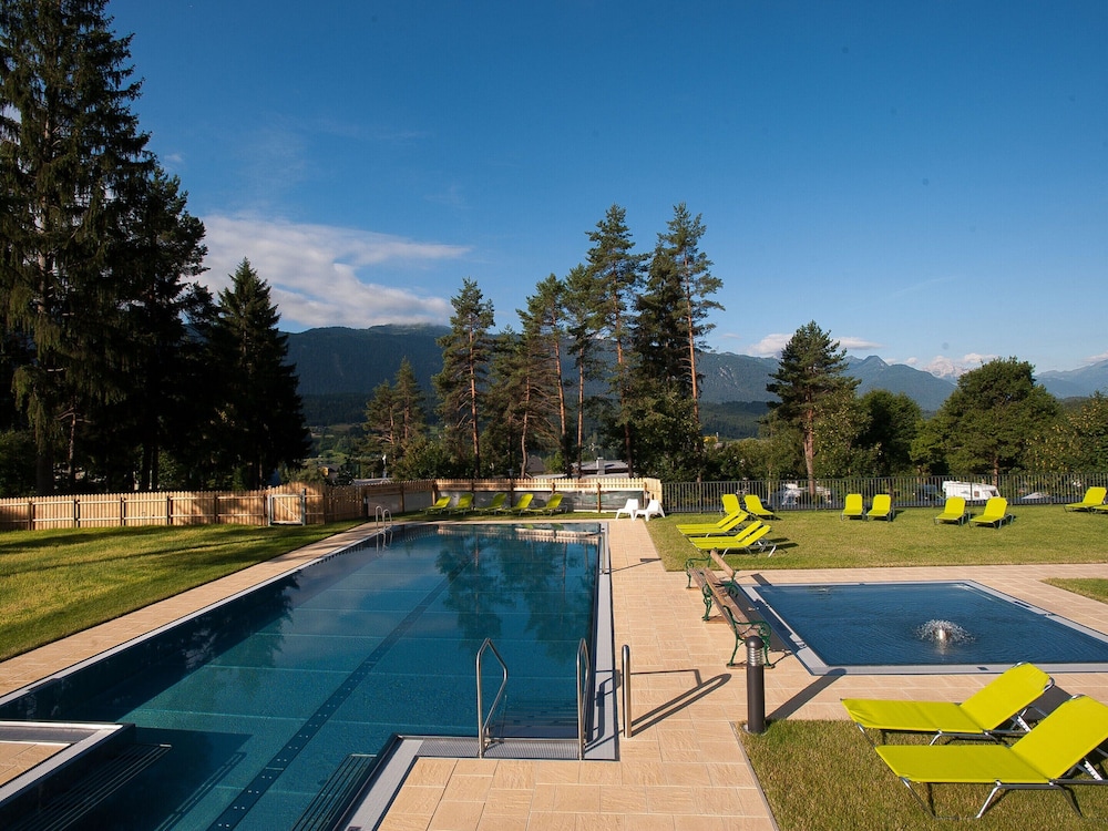 Luxury Chalet With ac Near Pressegger See