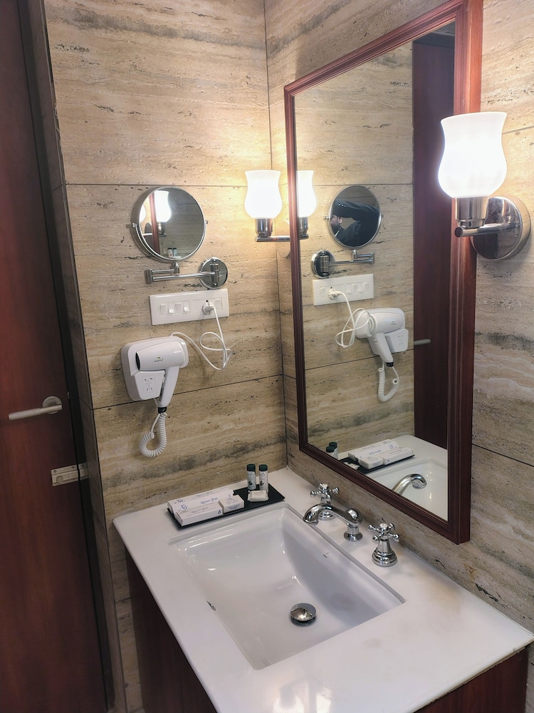 RESORT TITLI