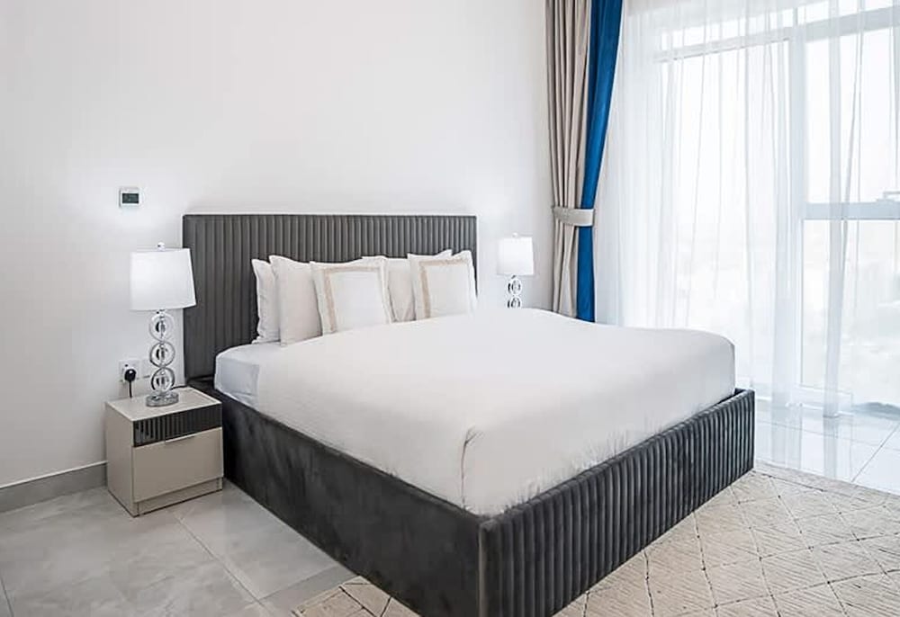 Homesgetaway -spacious 1BR Apt in Pearlz by Danube