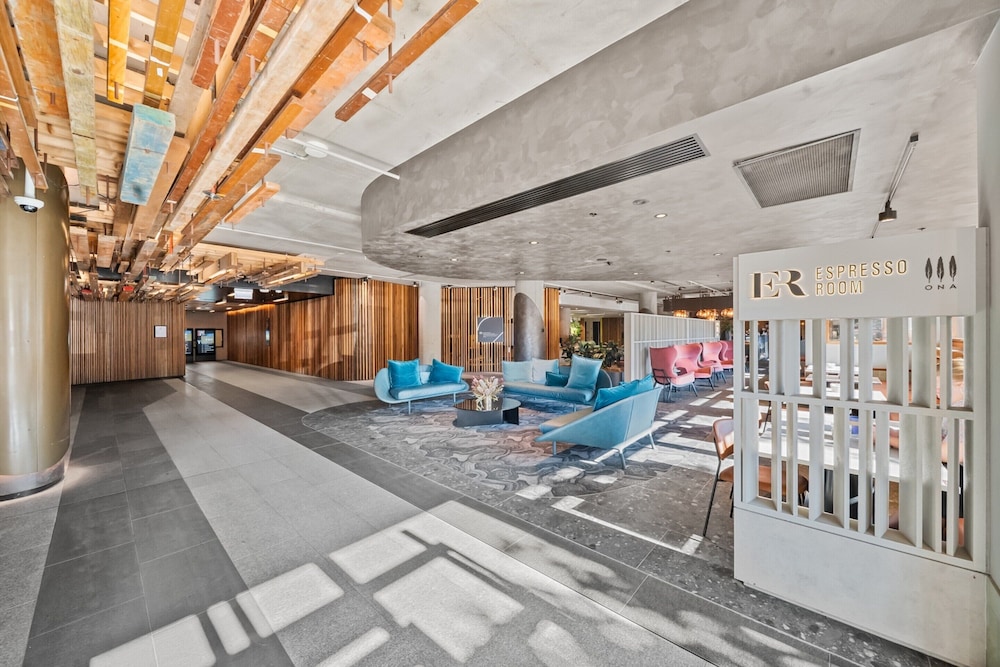 Stylish Studio in Acton With Stunning Water Views