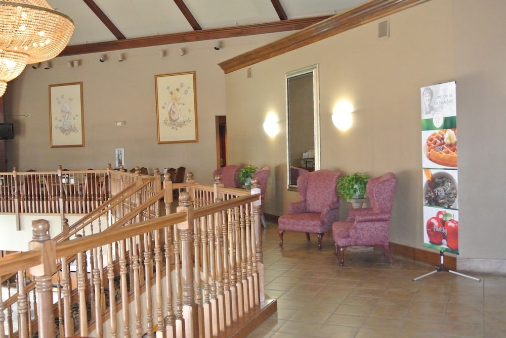 Quality Inn & Suites Carthage near Precious Moments Chapel