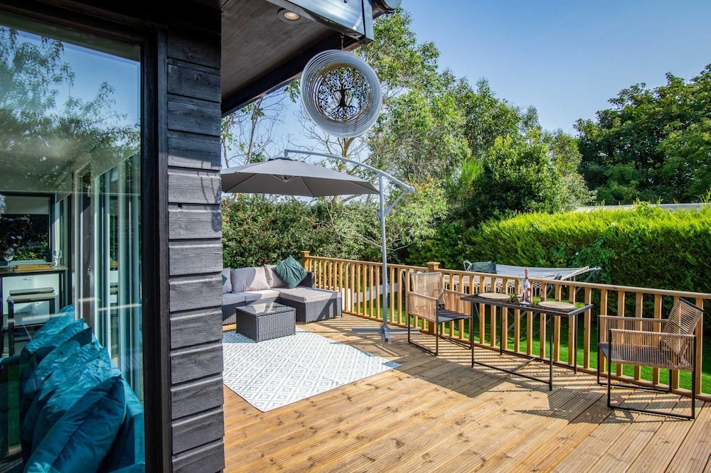 Cedars Lodge - Hot Tub - Penally - Tenby