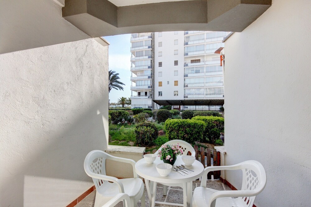 Apartment in Roses With Beachfront View