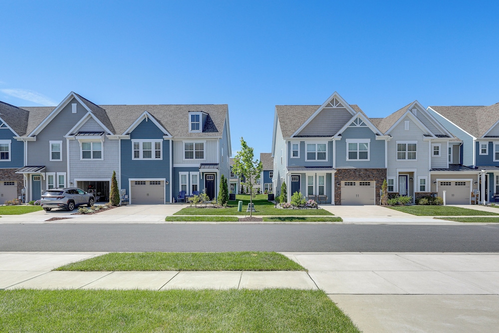 < 4 Mi to Bethany Beach Boardwalk: Family Townhome