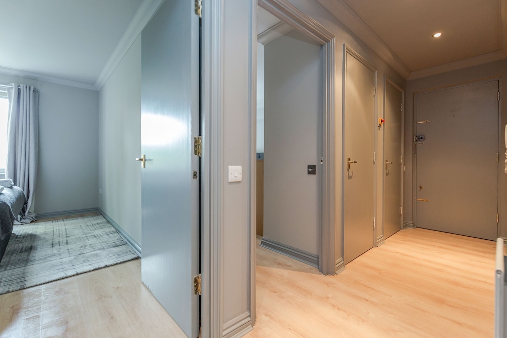 Hoxton 2 Bed Apartment by BaseToGo
