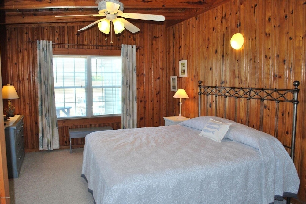 Acc 5 Bedroom Home by RedAwning view 4