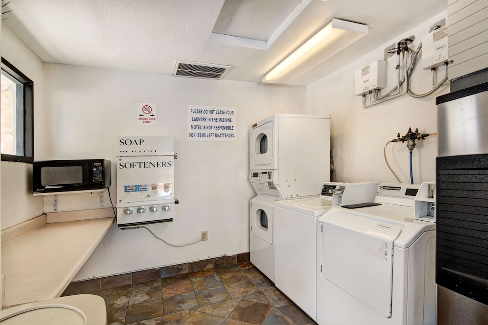 Motel 6 Dallas, TX - Forest Lane