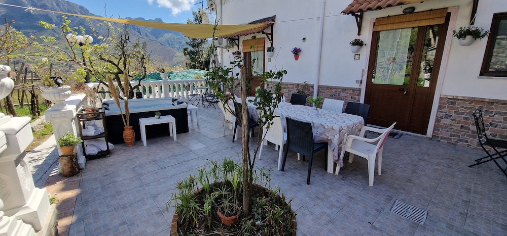 Tramonti Countryside Villa With Jacuzzi and Garden