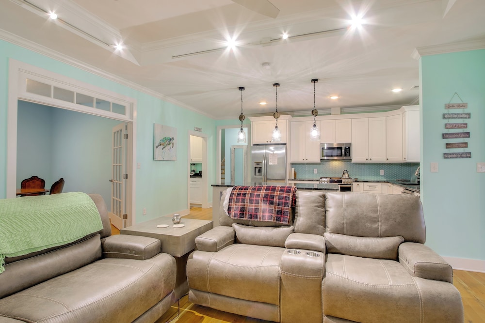 Lakefront Home w/ Hot Tub & Dock in Cross Hill!