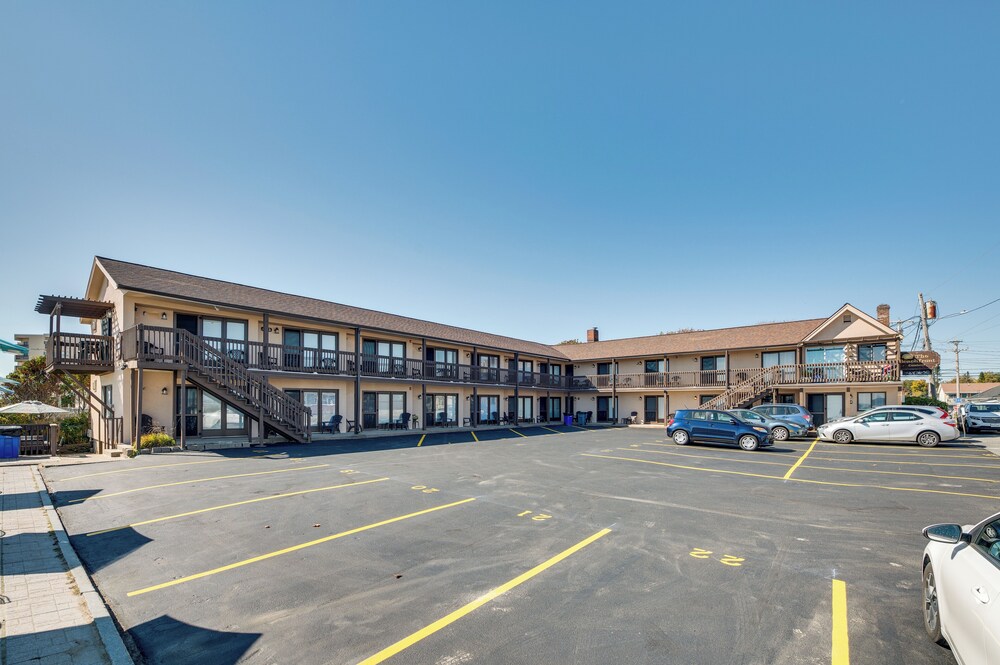 'beachfront 14' Condo on Old Orchard Beach