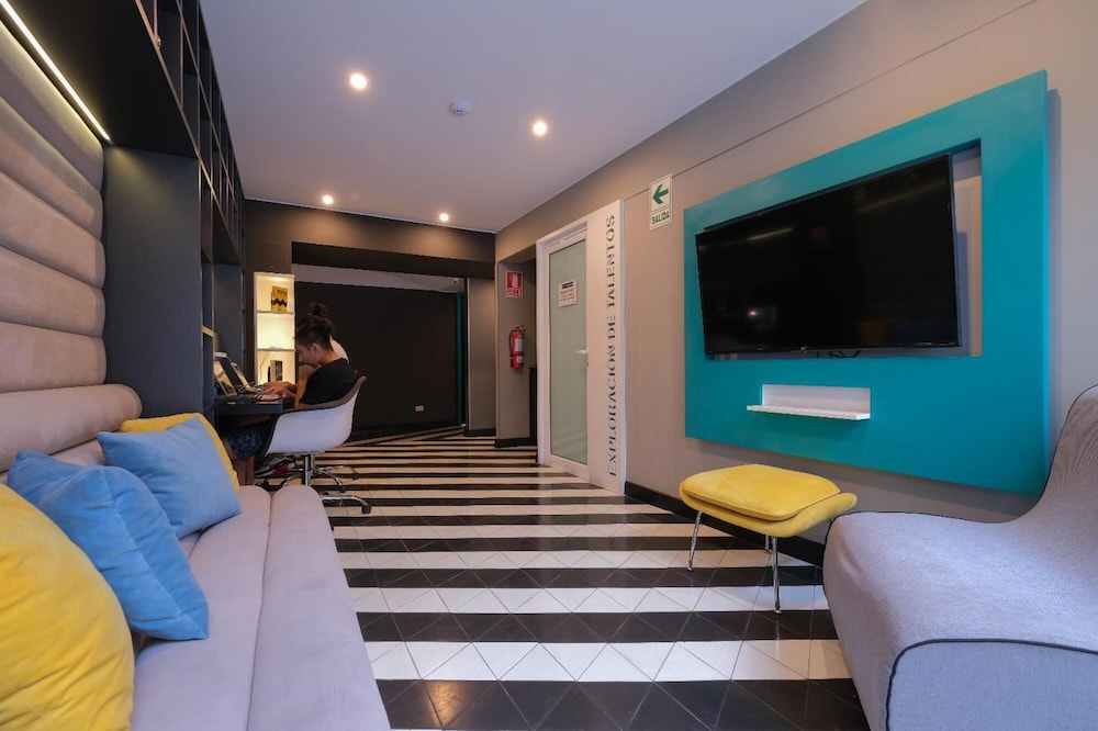 Spectacular 3BR 2BA Parking en Lima