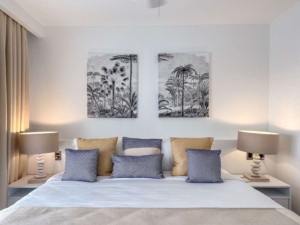 Luxury 3 Bedroom Apartment at the Beach