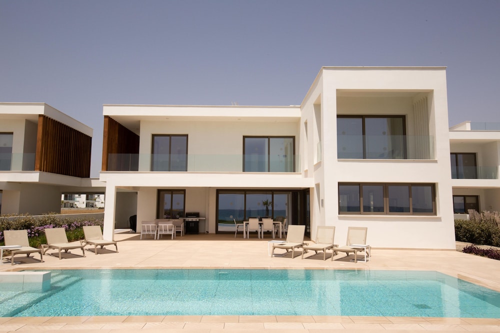 Phaedrus Living: Serenity Waves Villas No.5