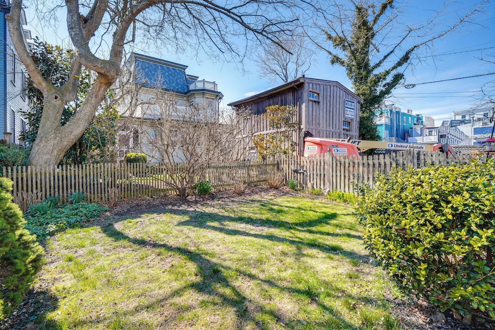 Walk to Beach: Cape May Home w/ Screened Patio!