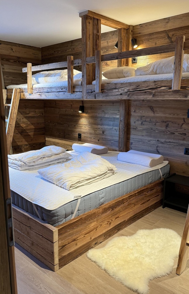 Chalet With Stunning View and Jacuzzi