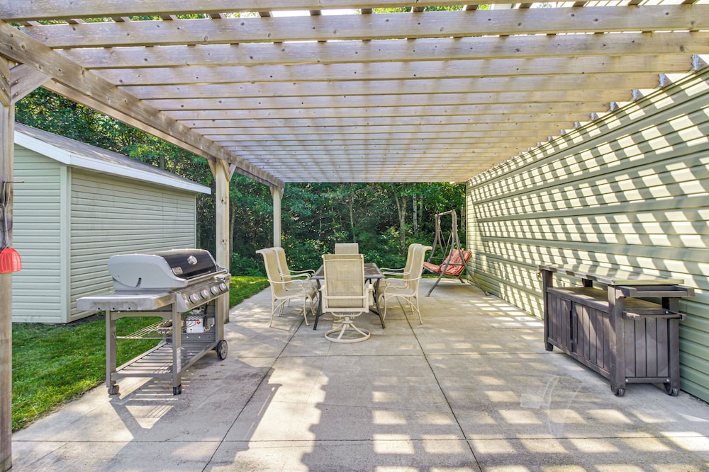 'elbow Lake Escape' w/ Dock in Underwood!