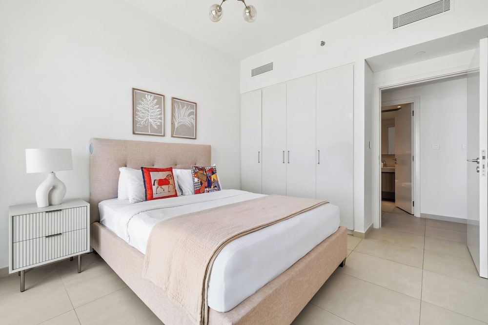 1BR Downtown and Dubai Frame Views