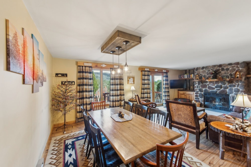 Straight Brook 5d - Adirondack-style Townhome 2 Bedroom Townhouse by The Summit at Gore Mountain