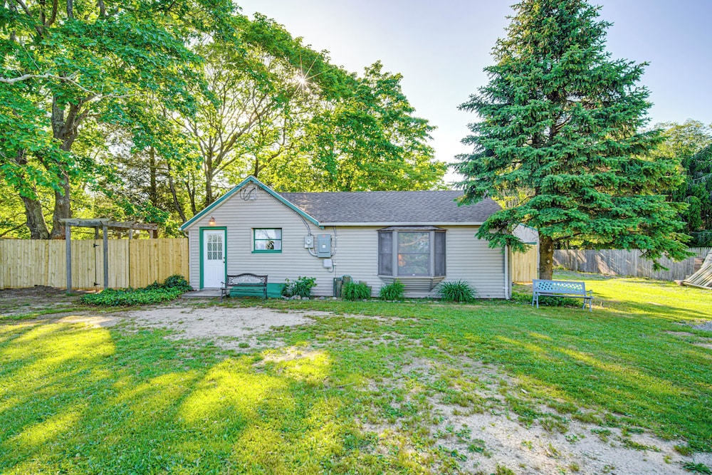Pet-friendly Little Egg Harbor Home w/ Fenced Yard