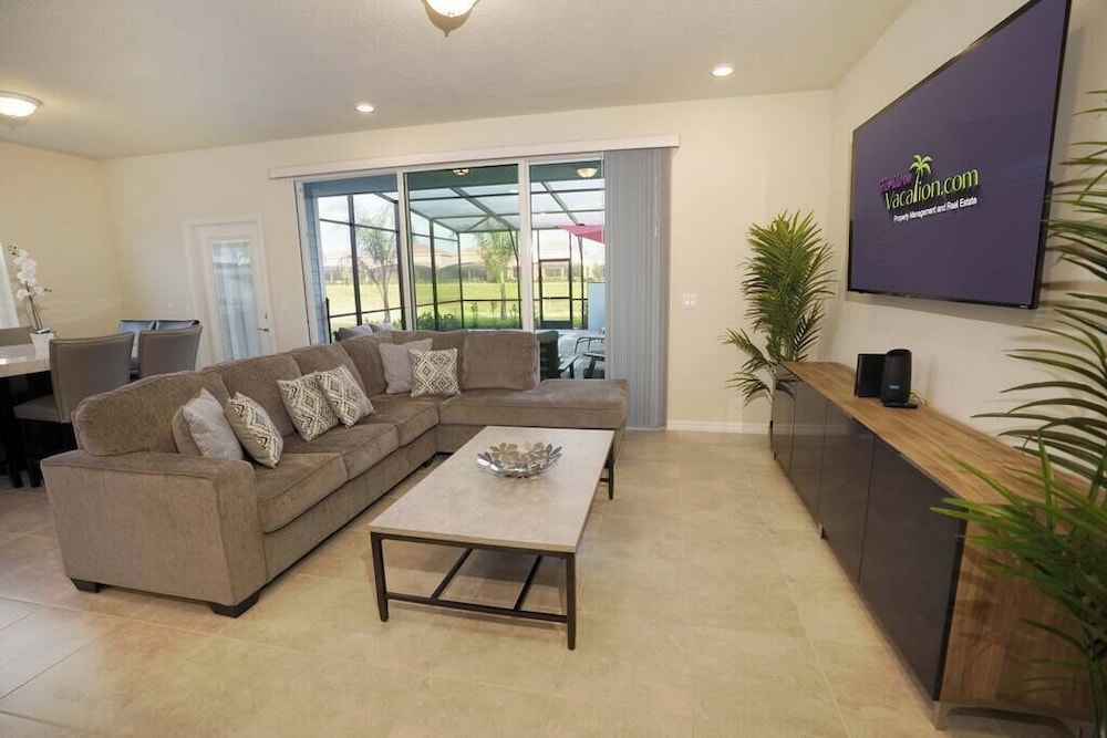 Fabulous 5 BR With Pool Solterra Resort