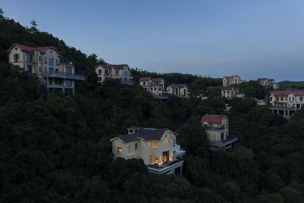 Miyue Shenzhen Tianlu Secret Wild Wizard Holiday Hotel