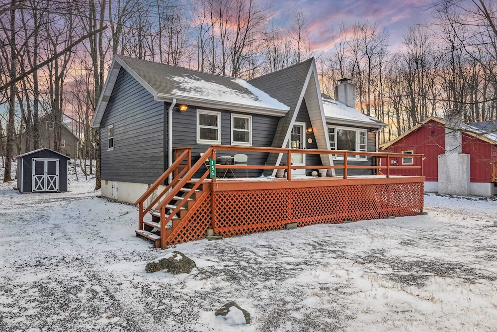 The Pines Cozy Arrowhead Lake Escape With Pools and Outdoor Adventures